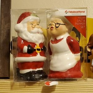 Mr and Mrs Claus salt /pepper set
